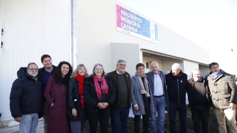 Frigorífico porcino municipal de Laprida inaugurado por autoridades provinciales
