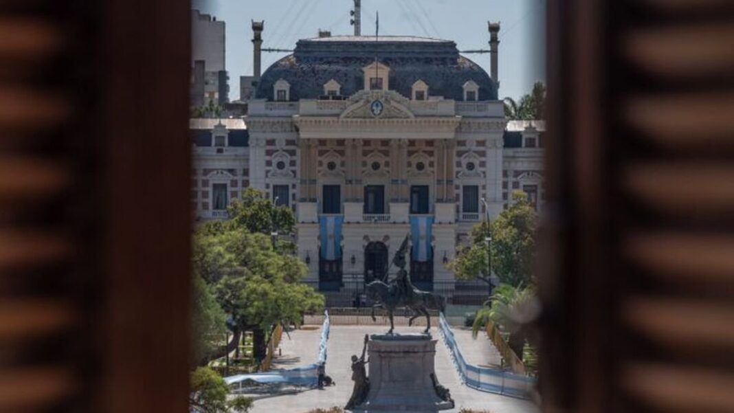 Reunión paritaria entre el Gobierno de la provincia de Buenos Aires y gremios estatales y docentes