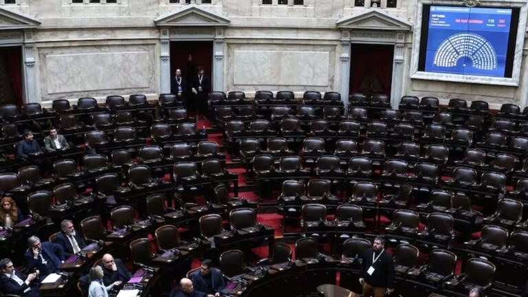 Diputados en el recinto durante la sesión