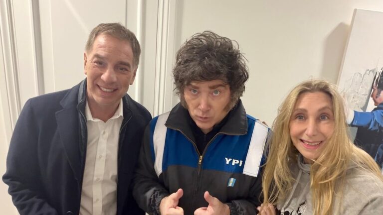 Javier Milei, Diego Santilli y Karina Milei en la Quinta de Olivos