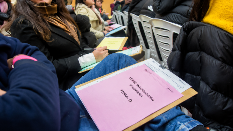 Aspirantes durante el primer Examen de Residencias Bonaerenses en una sede de La Plata