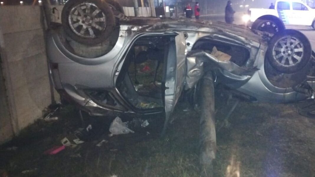 Vehículo volcado en la Ruta 8, Del Viso, Pilar