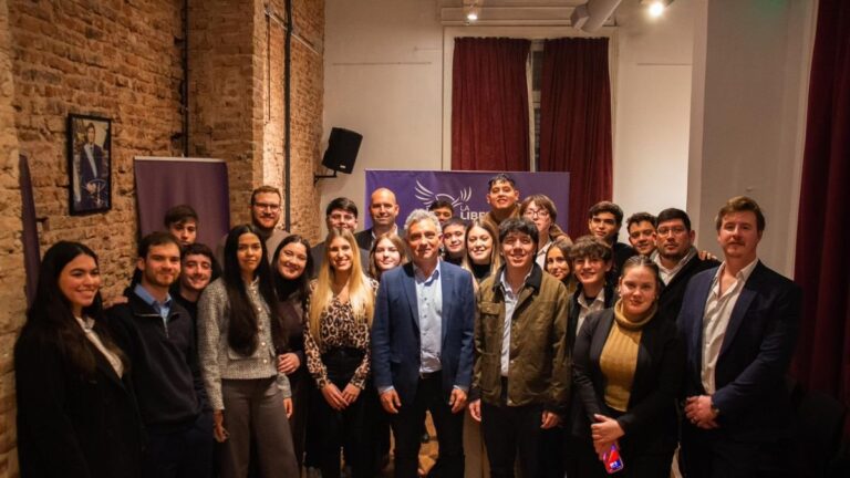 Sebastián Pareja y Pablo Morillo presentan proyecto para bajar edad mínima de concejales a 18 años
