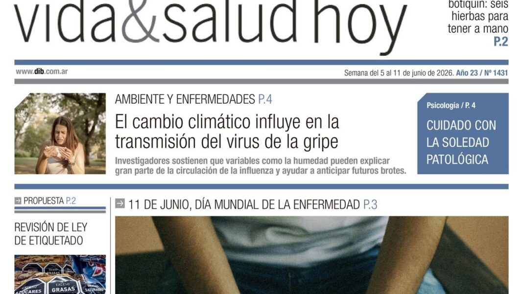 Vacuna antigripal aplicada a una persona mayor en un centro de salud
