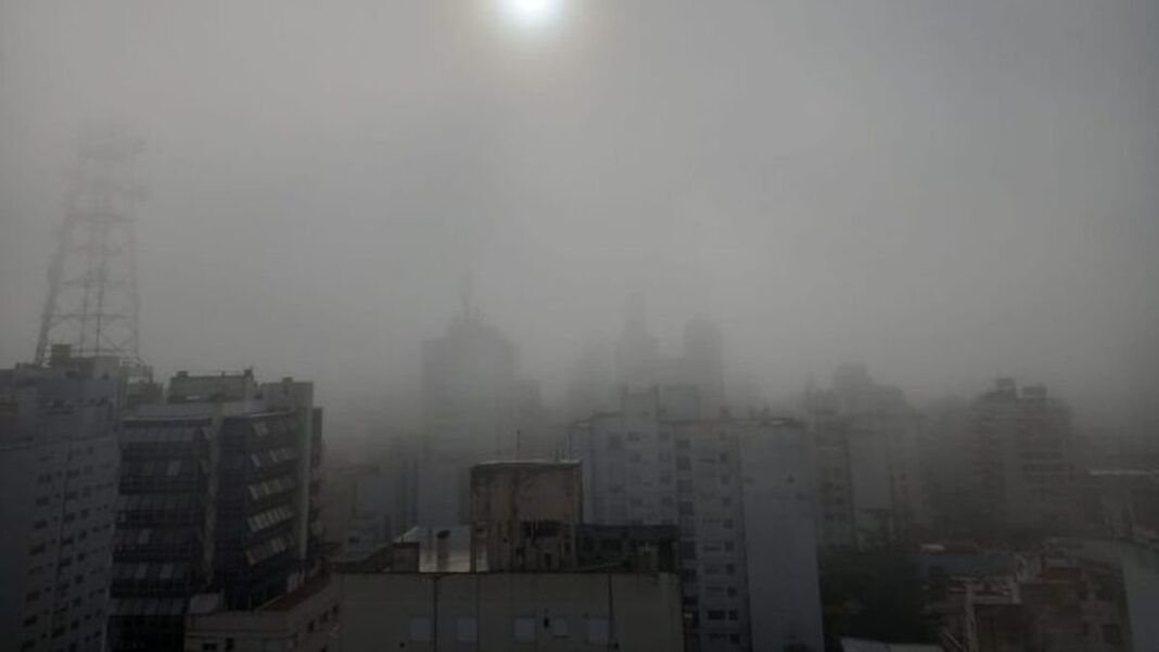 Mapa de la provincia de Buenos Aires con advertencia por niebla