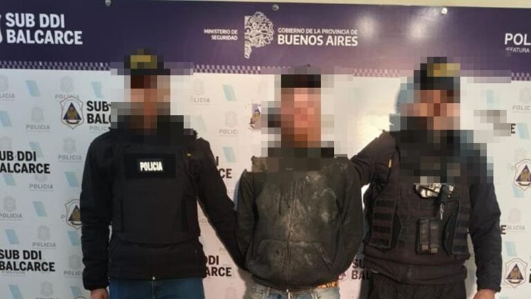 Operativo policial en Balcarce durante la detención por material de abuso sexual infantil