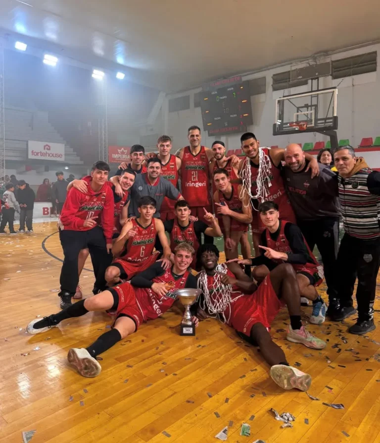 Partido de básquet entre Ciclista Juninense y Colón de Chivilcoy