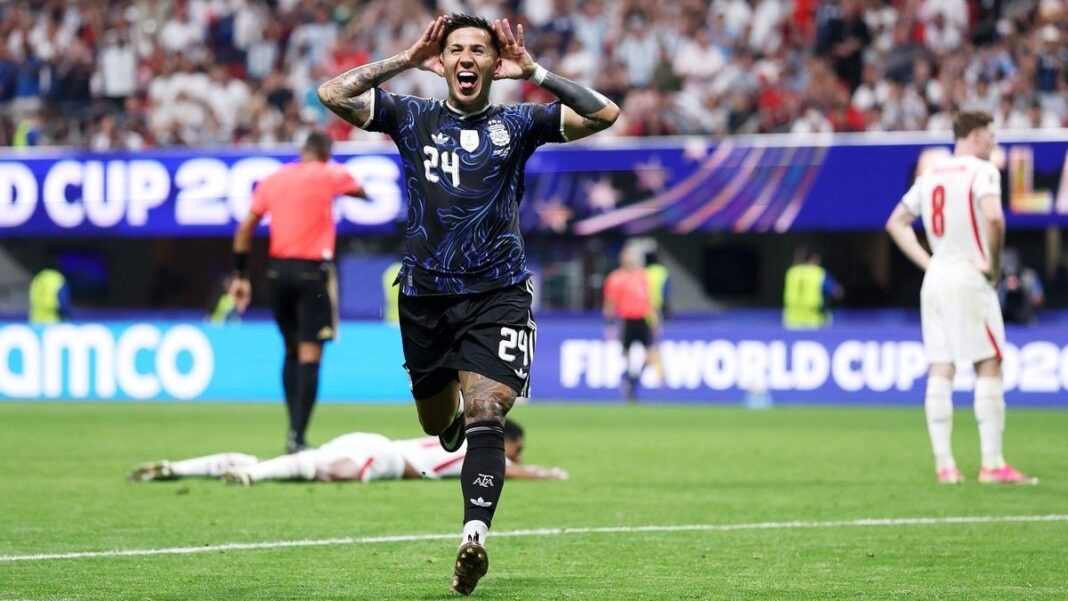 Enzo Fernández celebrando un gol con la selección argentina en el Mundial 2026