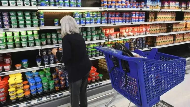Gráfico económico con tendencia a la baja en inversiones