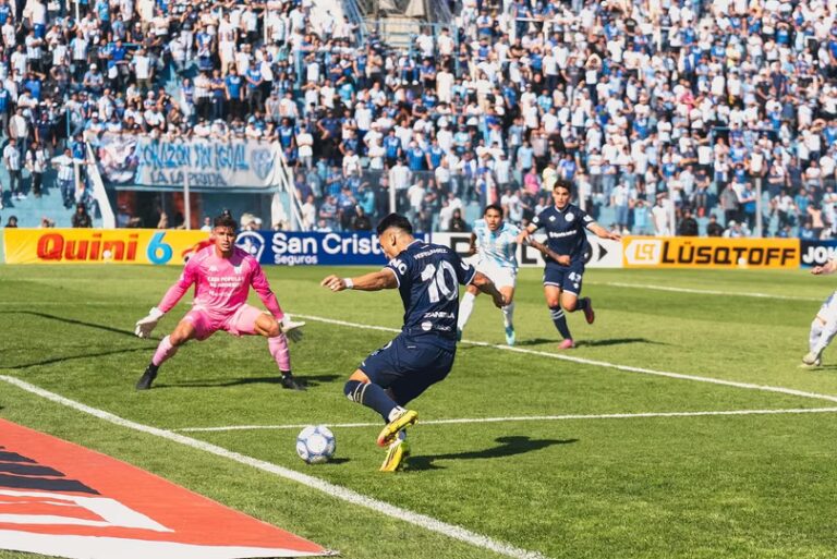 Estadio Monumental José Fierro durante el partido Independiente Rivadavia vs Atlético Tucumán