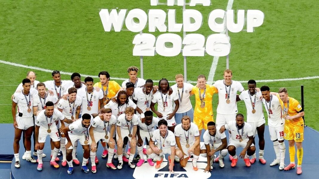 Jugadores de Inglaterra celebrando la victoria por 6-4 ante Francia en el partido por el tercer puesto del Mundial en Miami