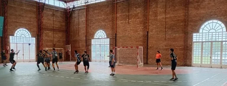Partido de handball en el Complejo General San Martín de Junín