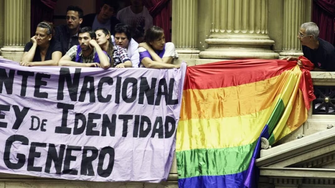Fallo judicial suspende DNU 62/2025 sobre tratamientos de género para menores