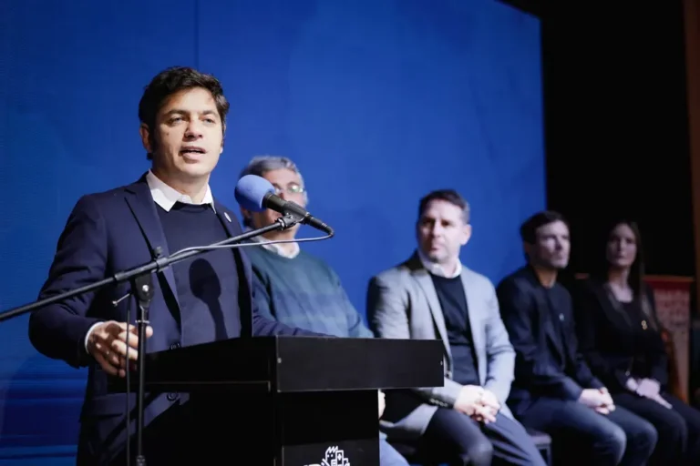 Axel Kicillof durante la ronda de negocios en Ituzaingó