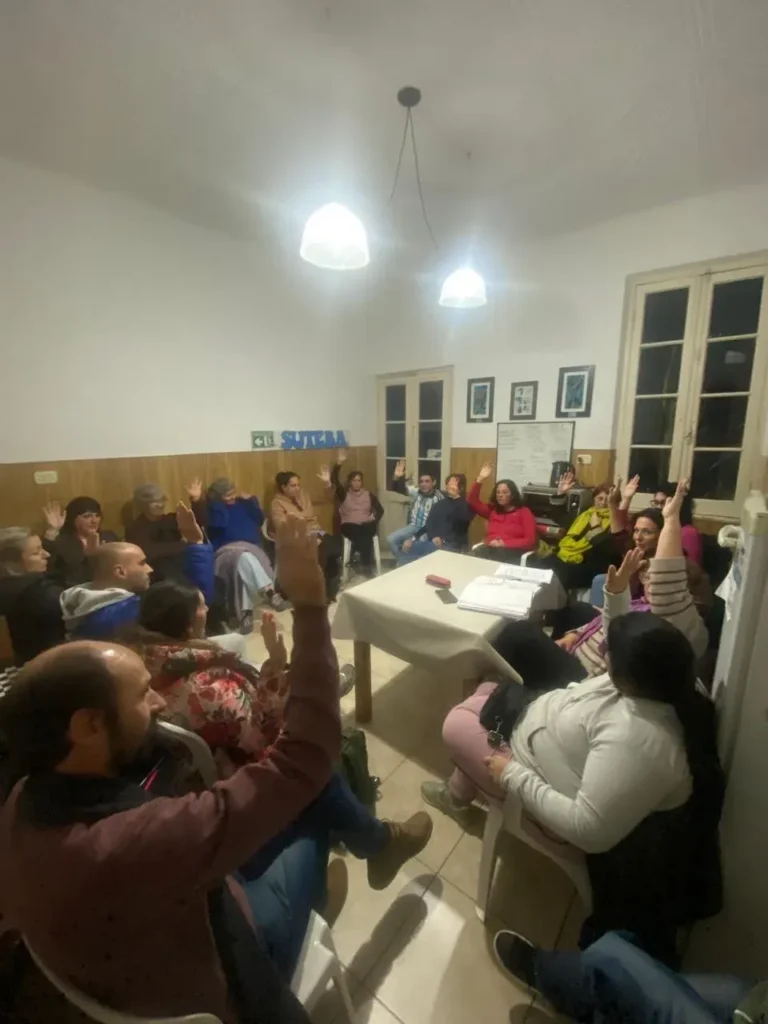 Asamblea de Afiliados del SUTEBA en Junín