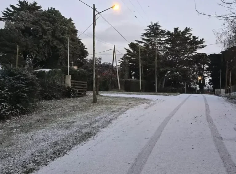 Paisaje nevado en Sierra de la Ventana, provincia de Buenos Aires, durante la ola polar