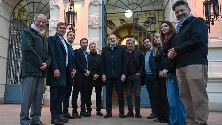 Intendentes de la Liga de Intendentes reunidos con el gobernador Axel Kicillof