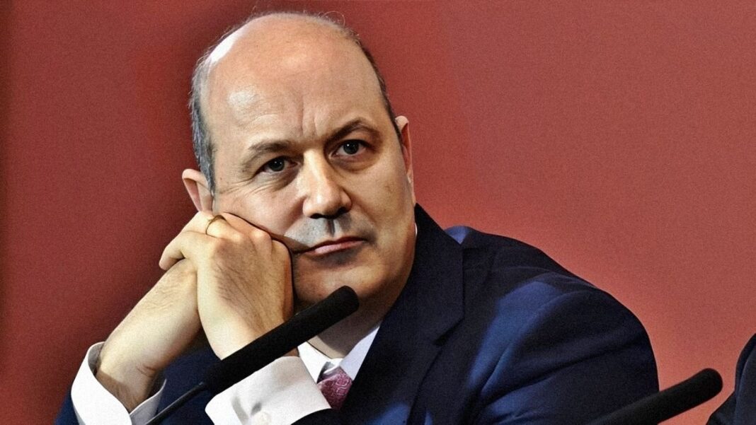 Gobierno prepara paquete de desregulaciones