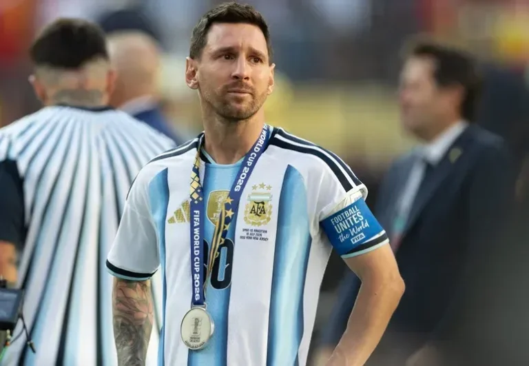 Lionel Messi ovacionado por hinchas argentinos en el estadio MetLife tras la final del Mundial 2026