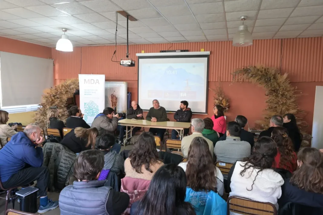 Ministro Javier Rodríguez en jornada técnica en INTA Castelar