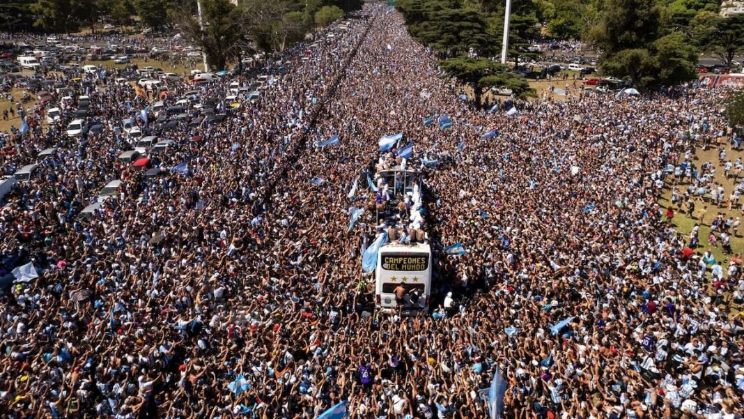 Selección argentina en el balcón de la Casa Rosada