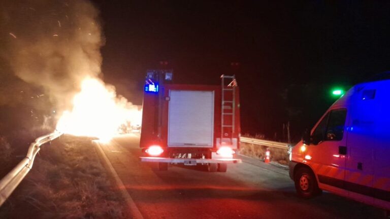 Choque frontal entre dos camiones en Ruta 33