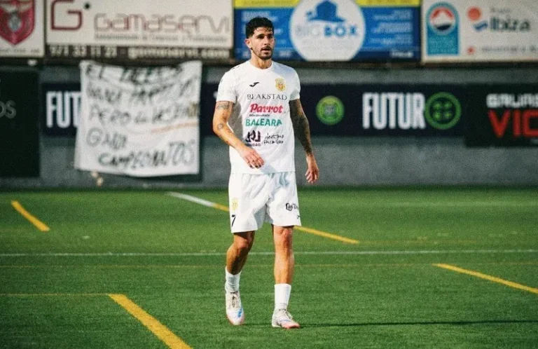 Santiago Rosa celebrando el ascenso con la Penya Deportiva en Ibiza