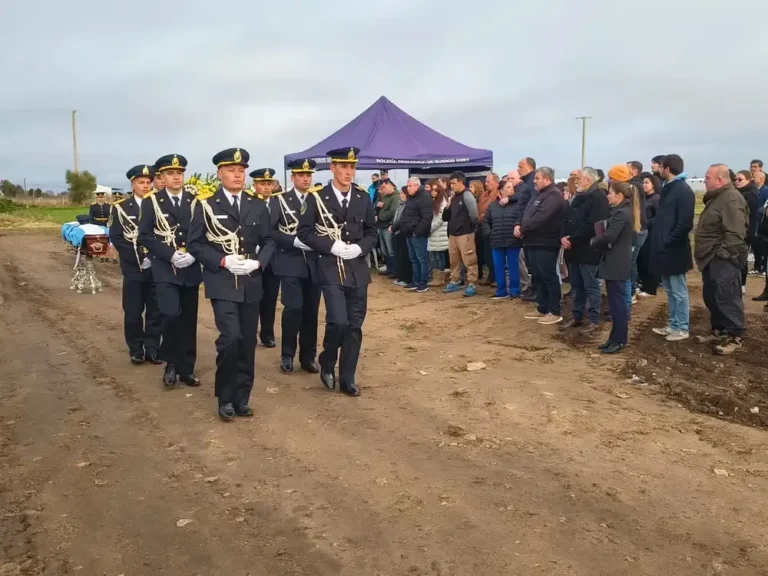 Acto de despedida del policía Alan Molina en Tres Arroyos