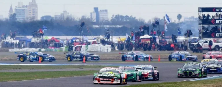 Autódromo de Posadas durante una carrera de Turismo Carretera