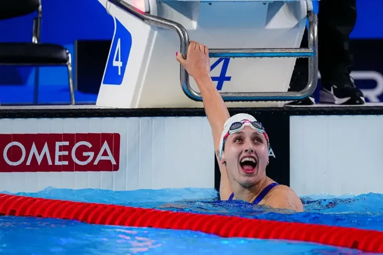 Agostina Hein nadando en el Pan Pacific Championships