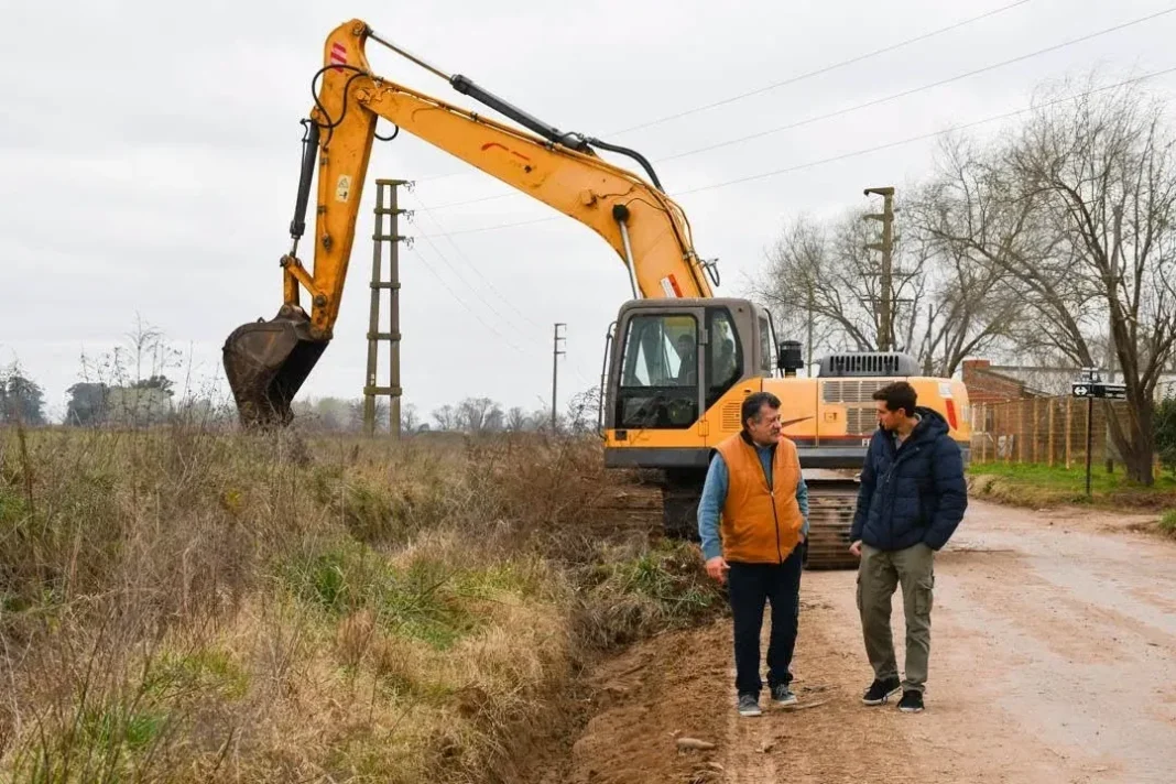 Trabajos de limpieza de canales en Bragado