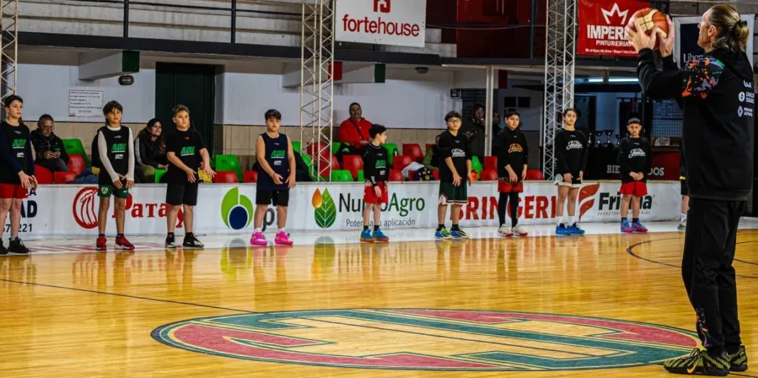 Basketball Camp en el Club Ciclista de Junín con Walter Herrmann