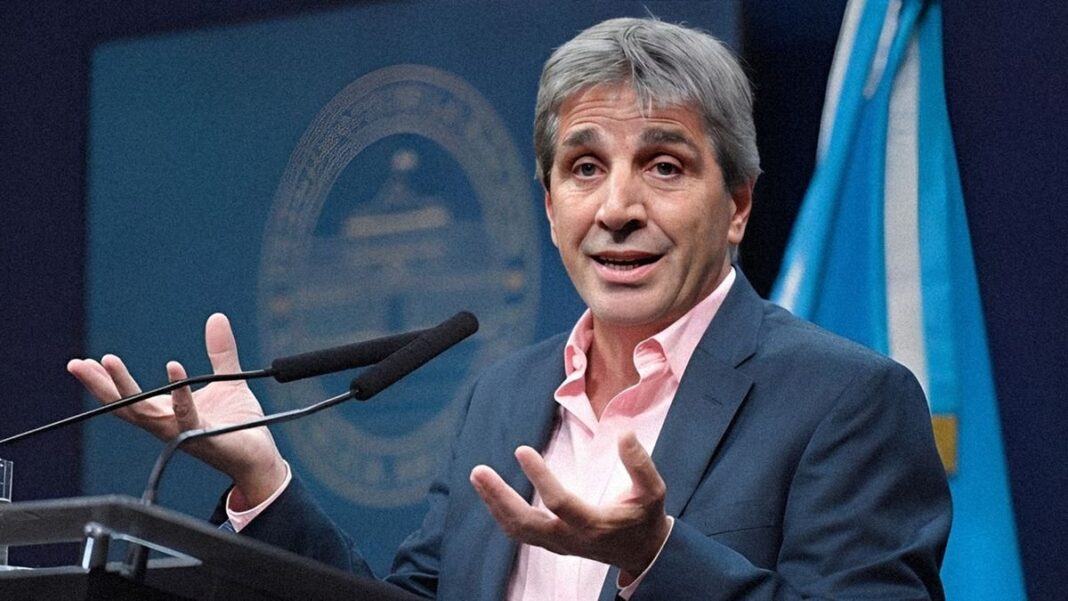 Luis Caputo durante una exposición en la Cámara de Agentes de Bolsa
