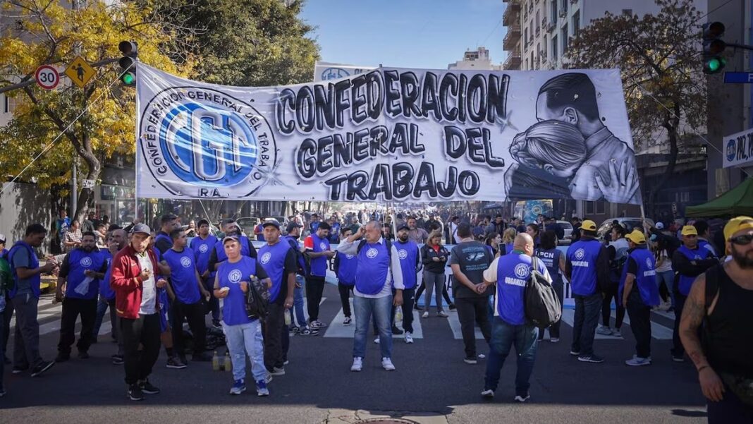 Bandera de la CGT en una movilización