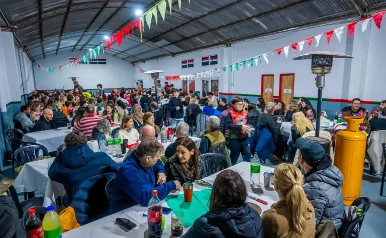 Cena del Club Ciclista Juninense con autoridades municipales