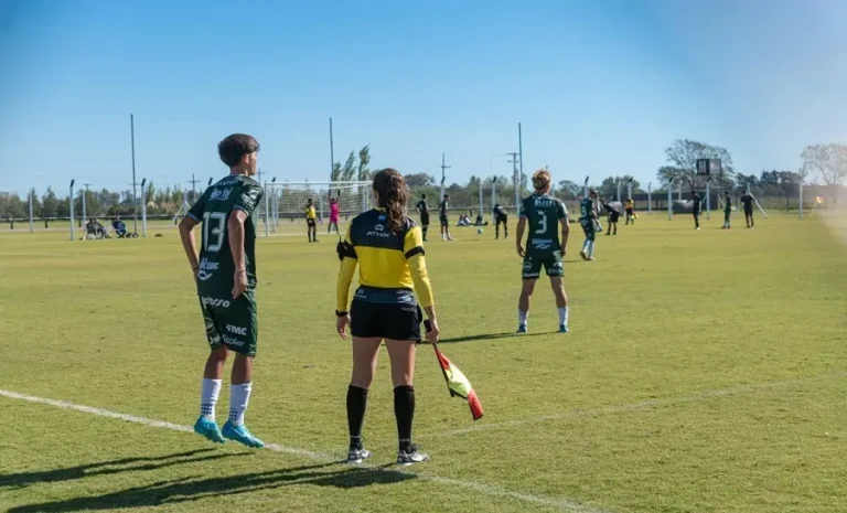 Partido de fútbol de la Liga Deportiva del Oeste