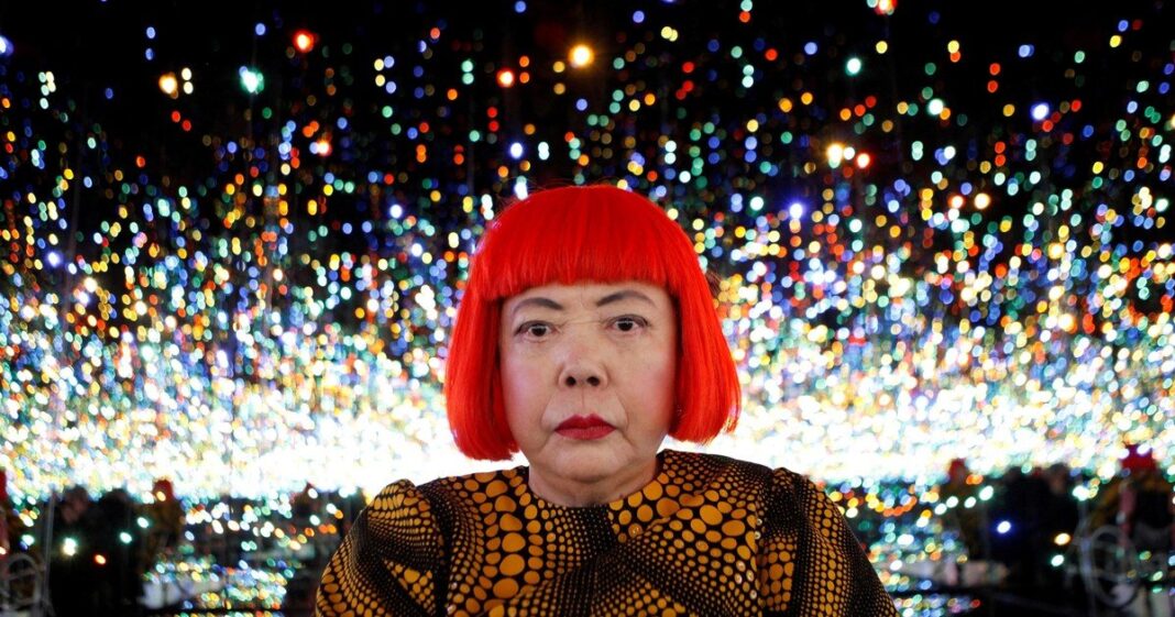 Obra de Yayoi Kusama con lunares característicos