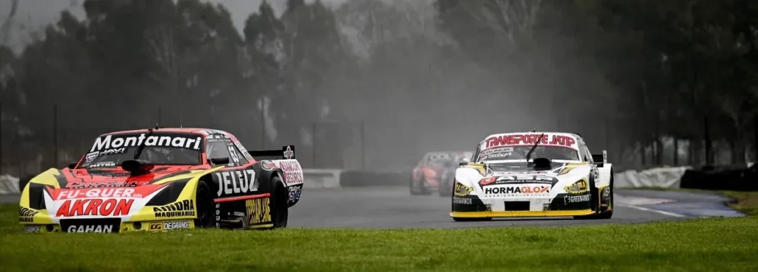 Carrera del TC Pista Mouras en el circuito de La Plata