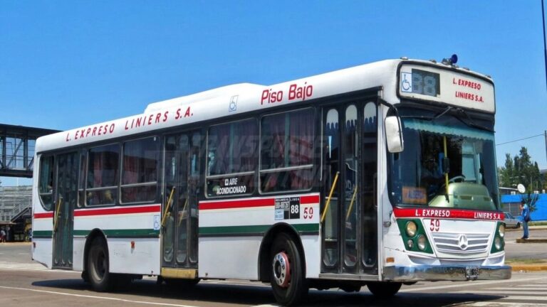 Colectivo en la Ruta 3 entre Cañuelas y San Miguel del Monte