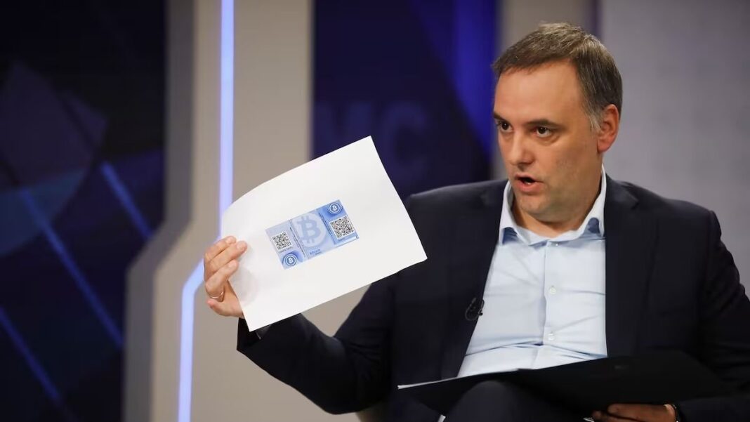 Manuel Adorni en una conferencia de prensa