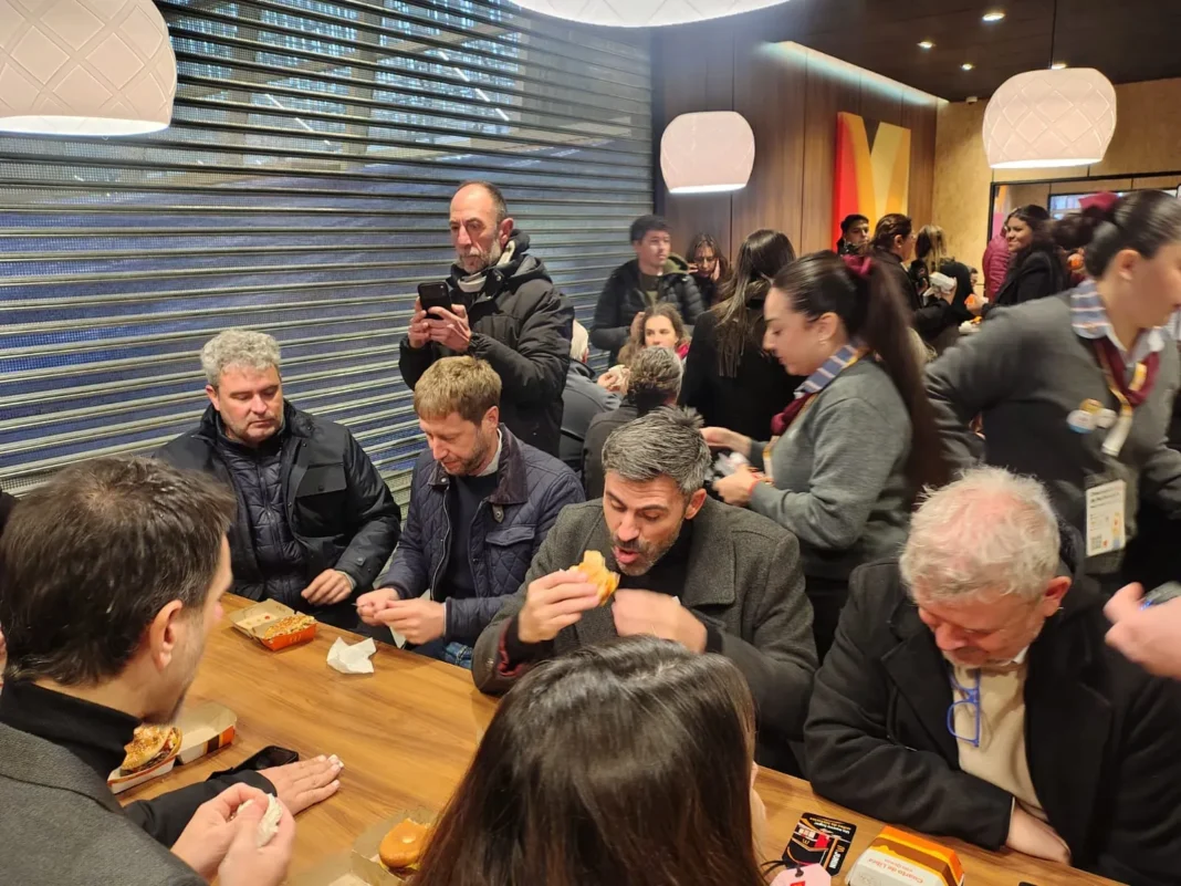 Fachada del local de McDonald’s en la nueva terminal de ómnibus de Junín