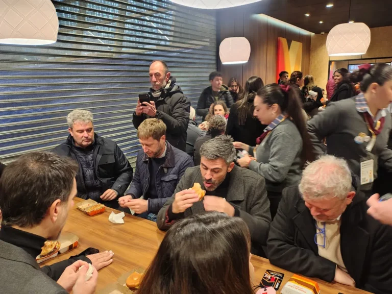 Fachada del local de McDonald’s en la nueva terminal de ómnibus de Junín