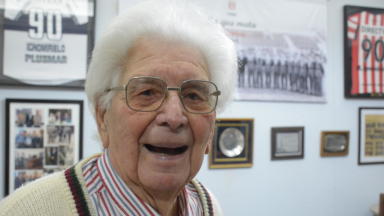 Miguel Ubaldo Ignomiriello en un acto de Estudiantes de La Plata