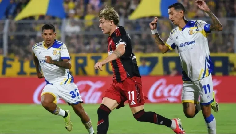 Partido de fútbol entre River y Rosario Central en el Monumental