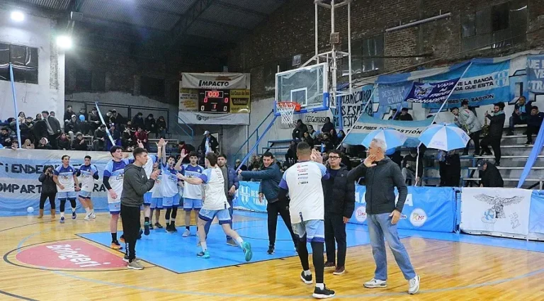 Partido de básquet entre San Martín y Argentino de Pergamino