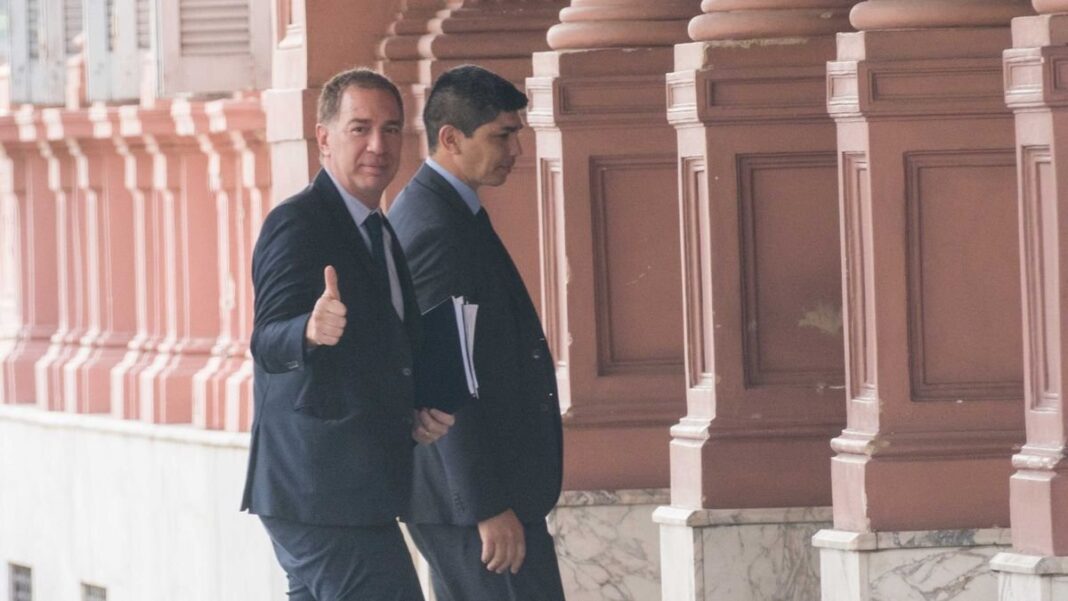 Diego Santilli en una reunión de gabinete