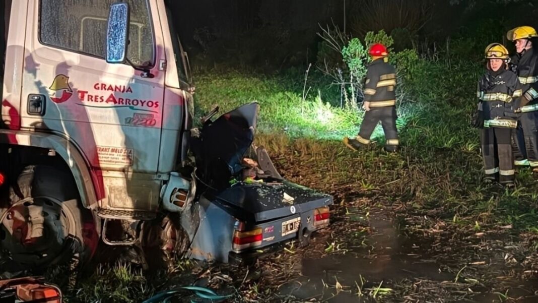 Vehículo destruido tras choque en Ruta Provincial 192