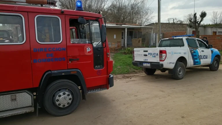 Bomberos Junín en tareas de ventilación tras incendio