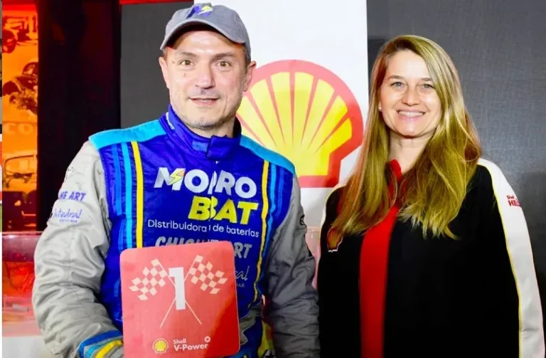 Sebastián Abella con su Ford Mustang en el autódromo El Villicum