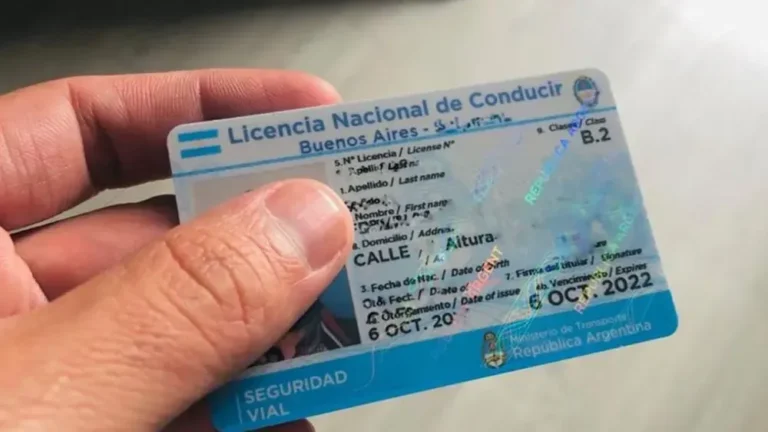 Motociclista en la vía pública
